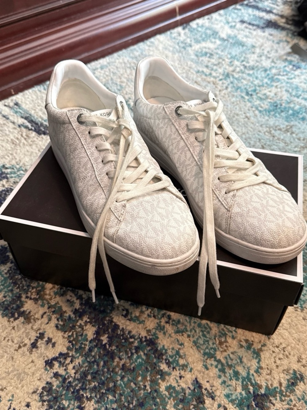 Michael Kors Ivory Textured Lace-Pattern men’s Sneakers